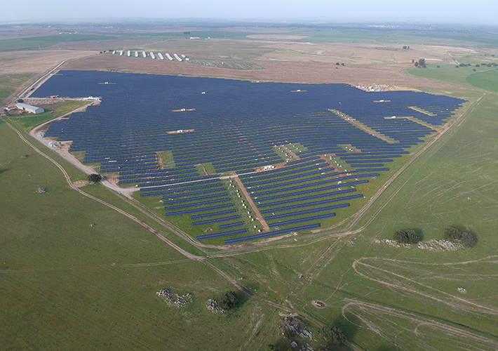 Foto La central fotovoltaica de Évora comienza a operar en el mercado.